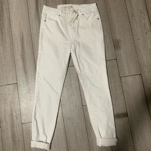 White skinny jeans! Waist size 28”
